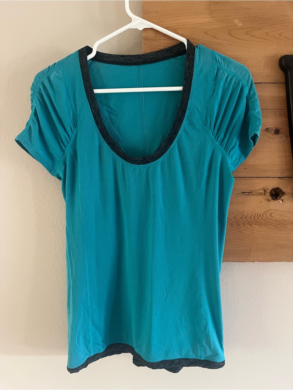 lululemon athletica Teal Scoop-Neck Short Sleeve Top with Dark Trim